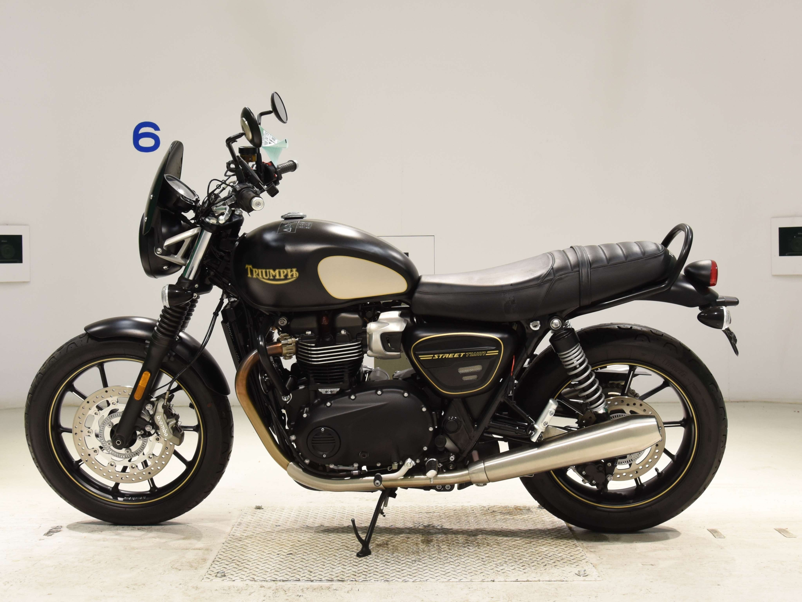 Купить мотоцикл Triumph StreetTwin 900 2022 фото 1