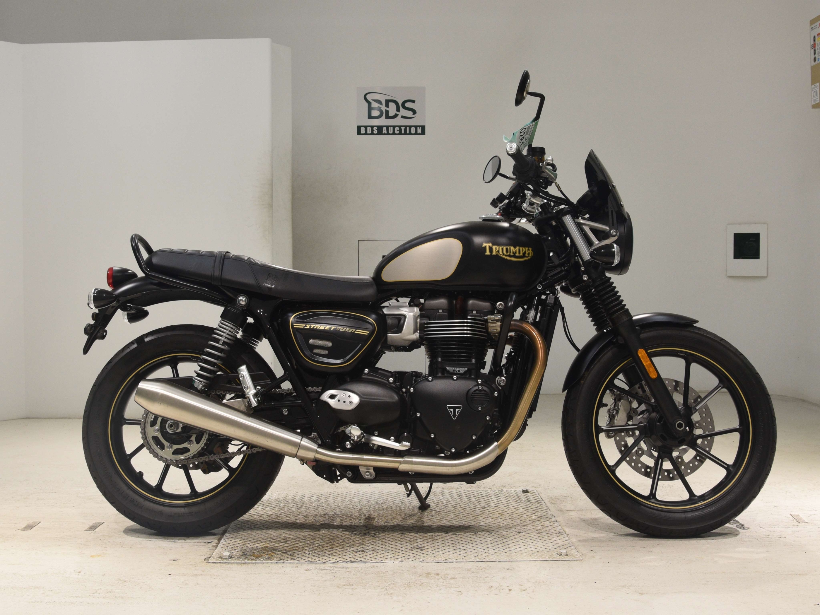 Купить мотоцикл Triumph StreetTwin 900 2022 фото 2