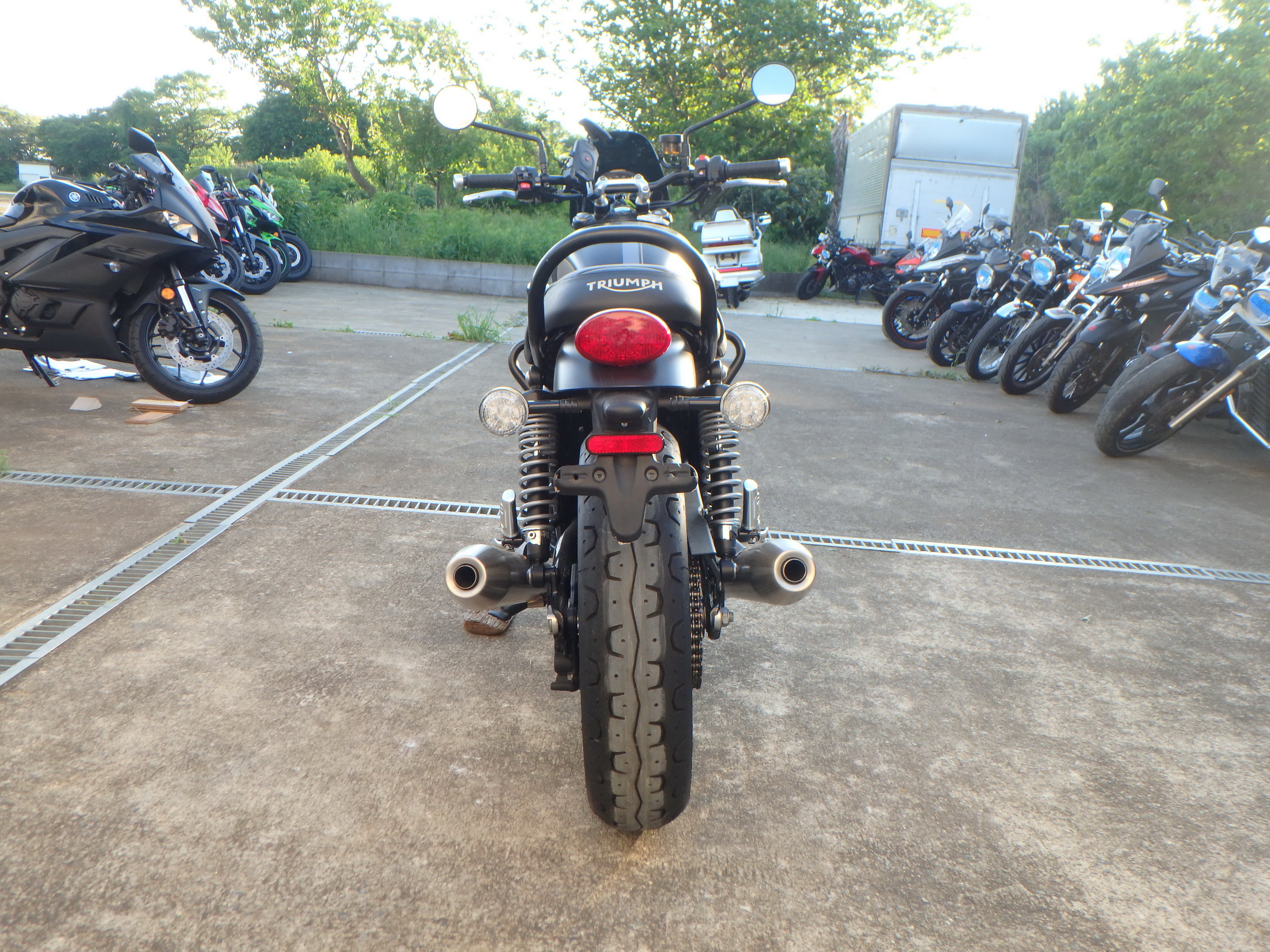 Купить мотоцикл Triumph StreetTwin 900 2022 фото 10