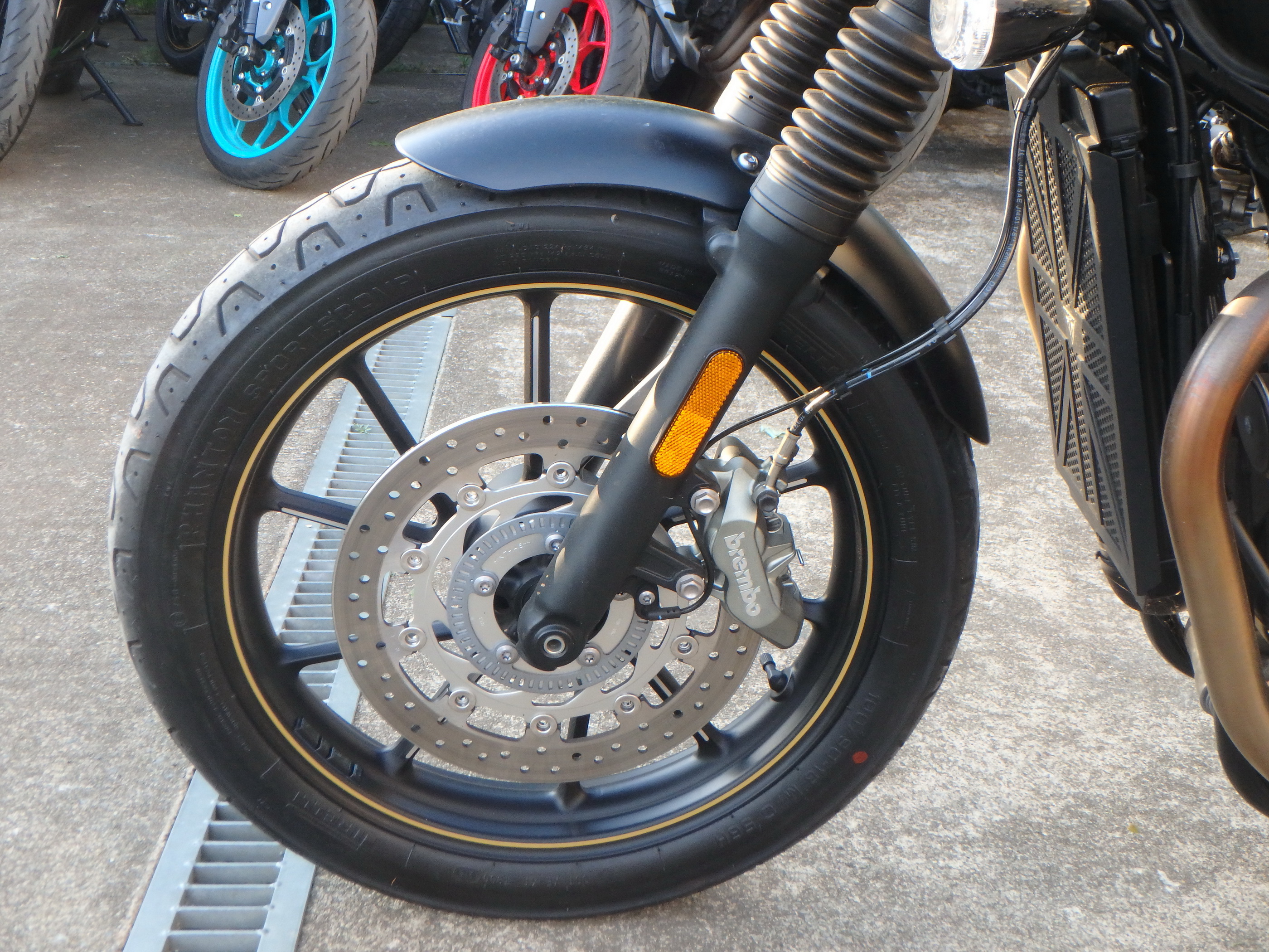 Купить мотоцикл Triumph StreetTwin 900 2022 фото 14