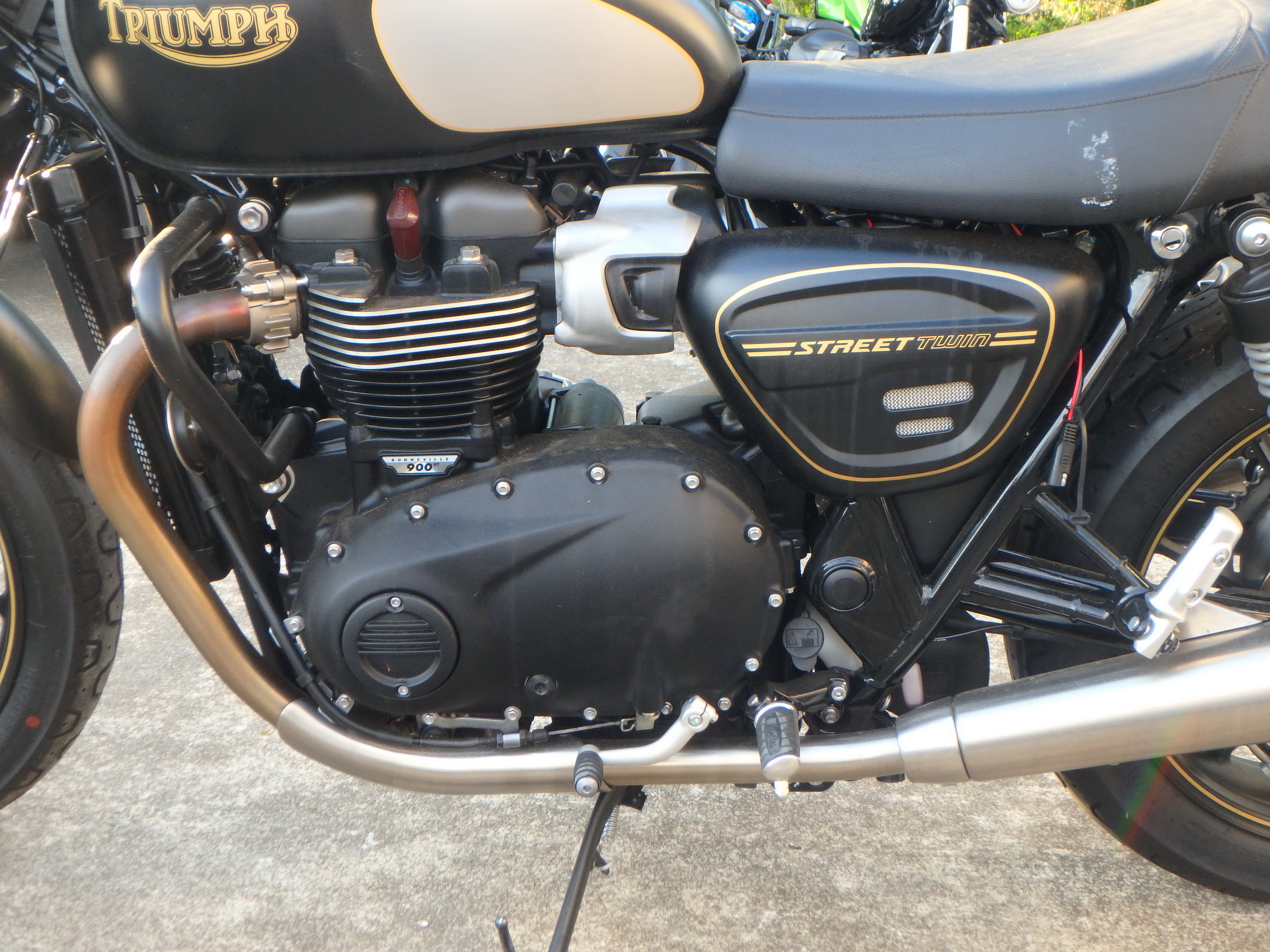 Купить мотоцикл Triumph StreetTwin 900 2022 фото 15
