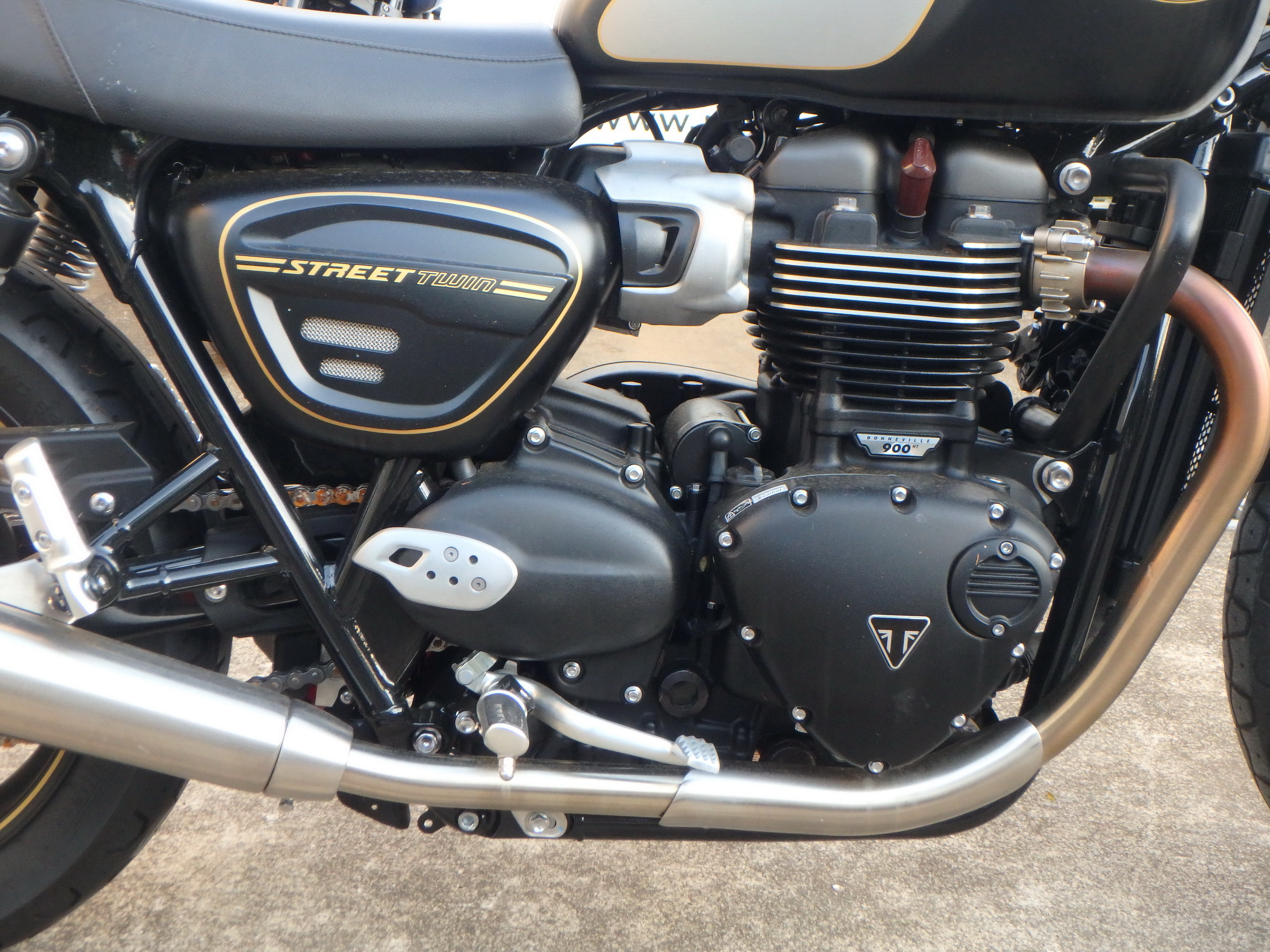 Купить мотоцикл Triumph StreetTwin 900 2022 фото 18