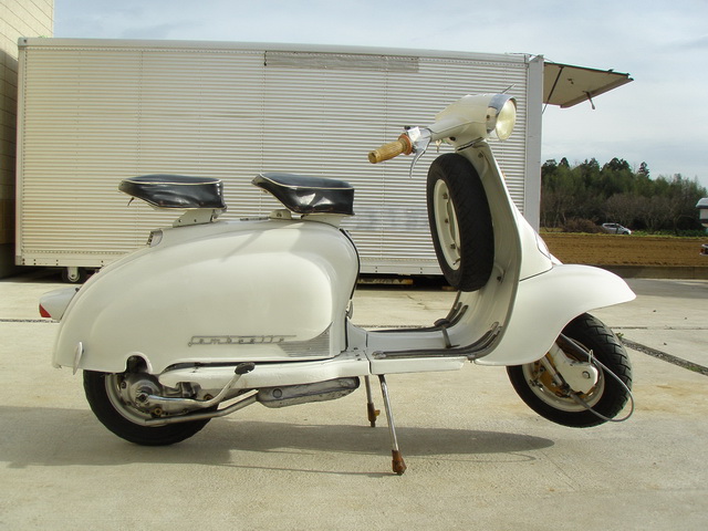 http://www.autobike.ru/imagelib/motocat/3278/003L%20Lambretta%20Li%20150%20003.jpg