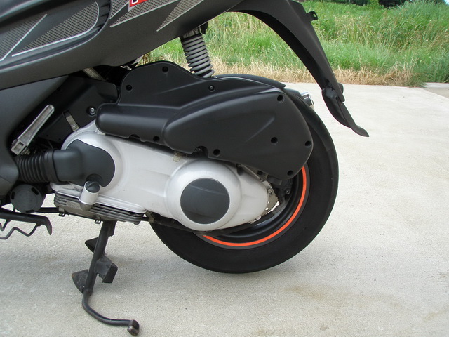 Скутер Gilera Runner VXR 200