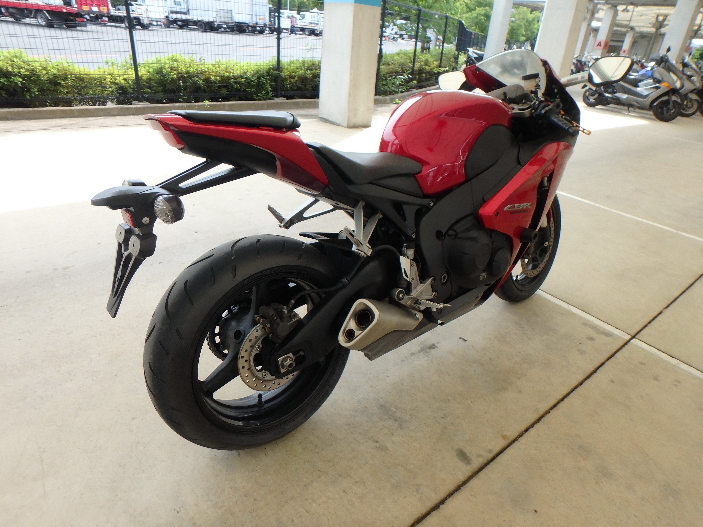 Купить мотоцикл Honda CBR1000RR-2 2008 фото 9