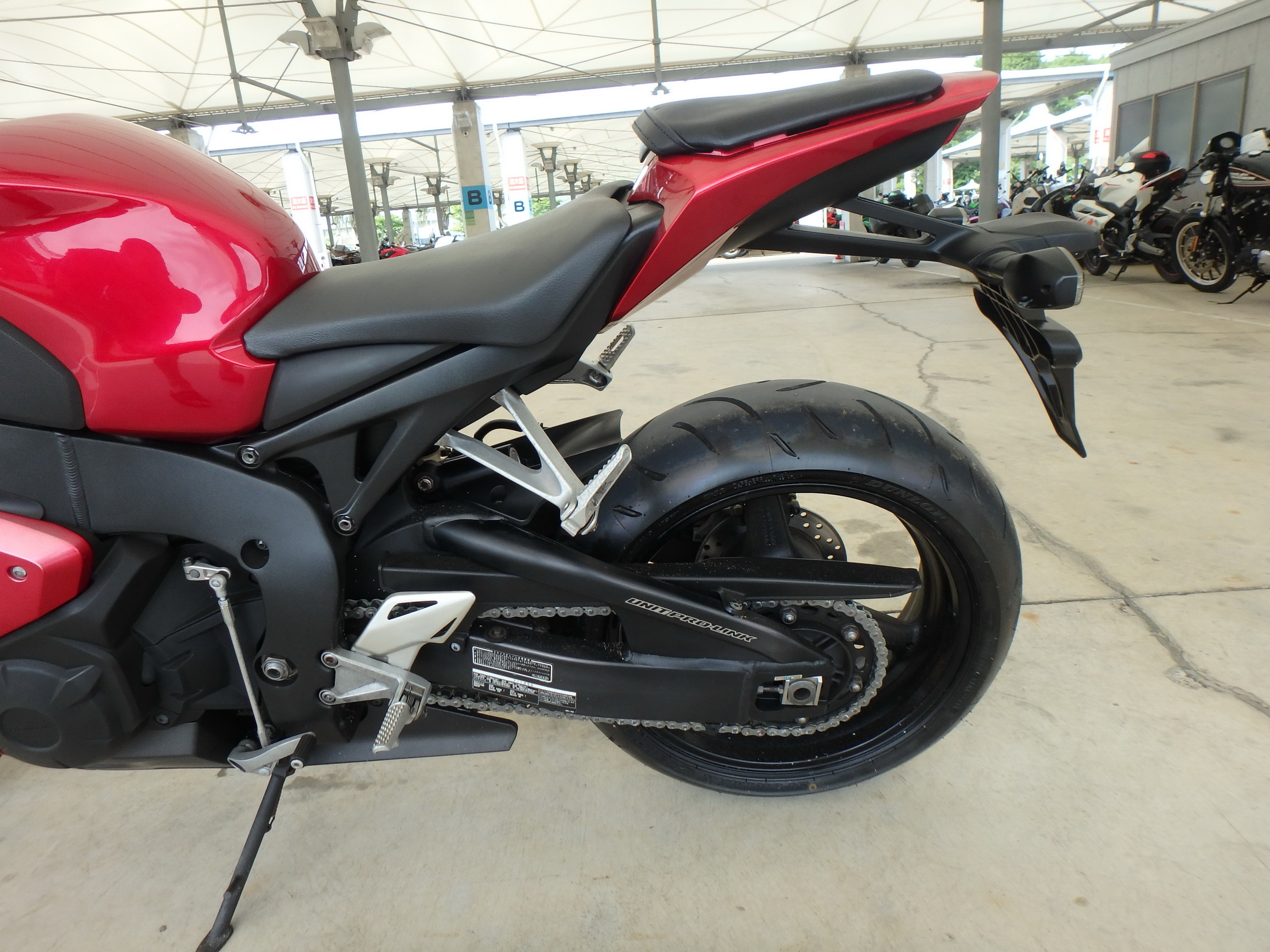 Купить мотоцикл Honda CBR1000RR-2 2008 фото 16