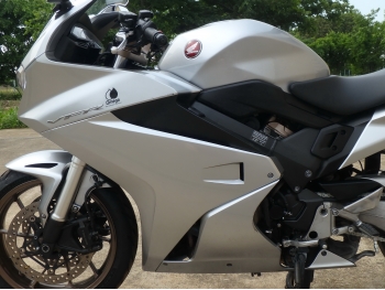     Honda VFR800F 2017  15