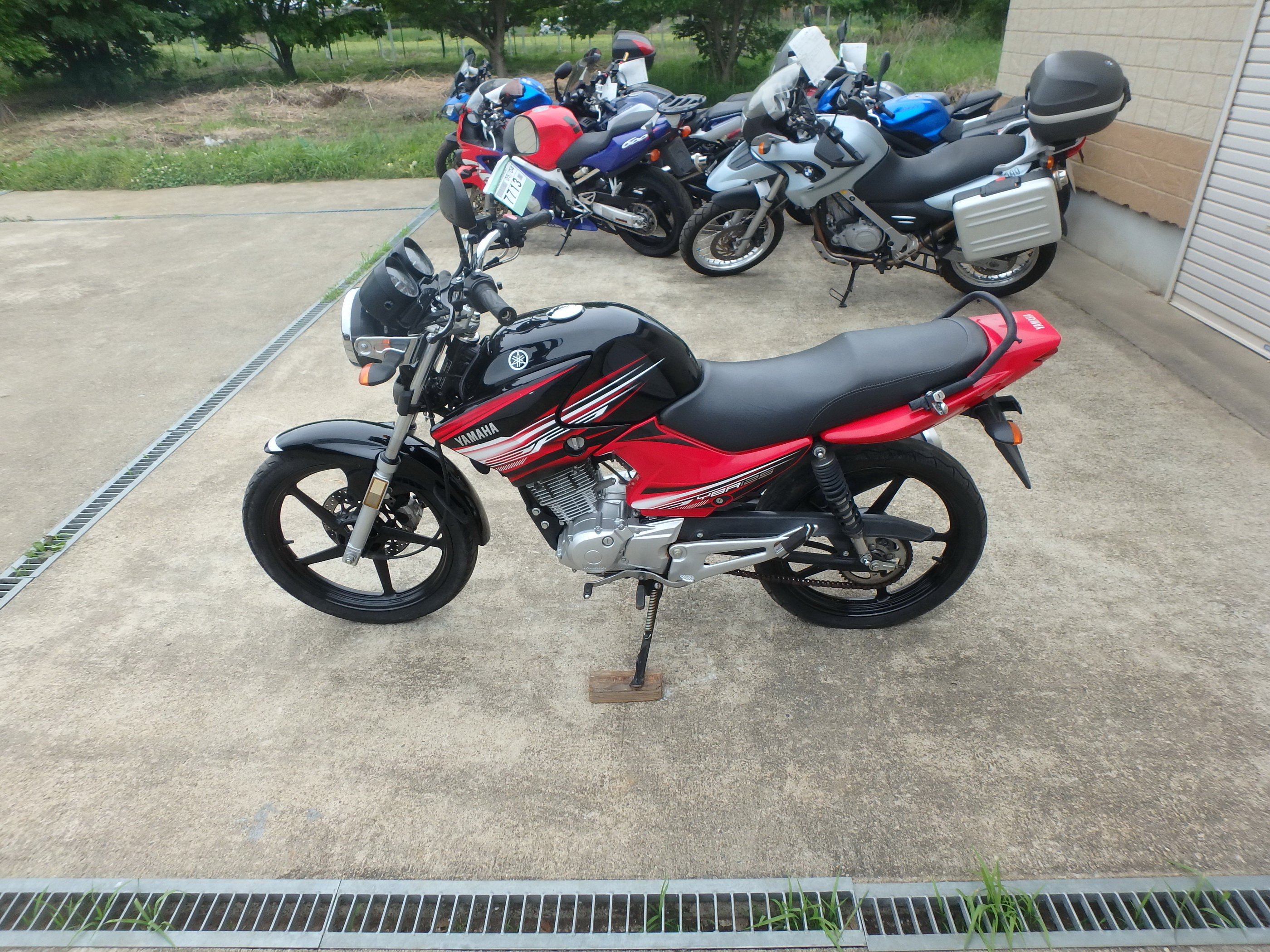 Купить мотоцикл Yamaha YBR125 2014 фото 12