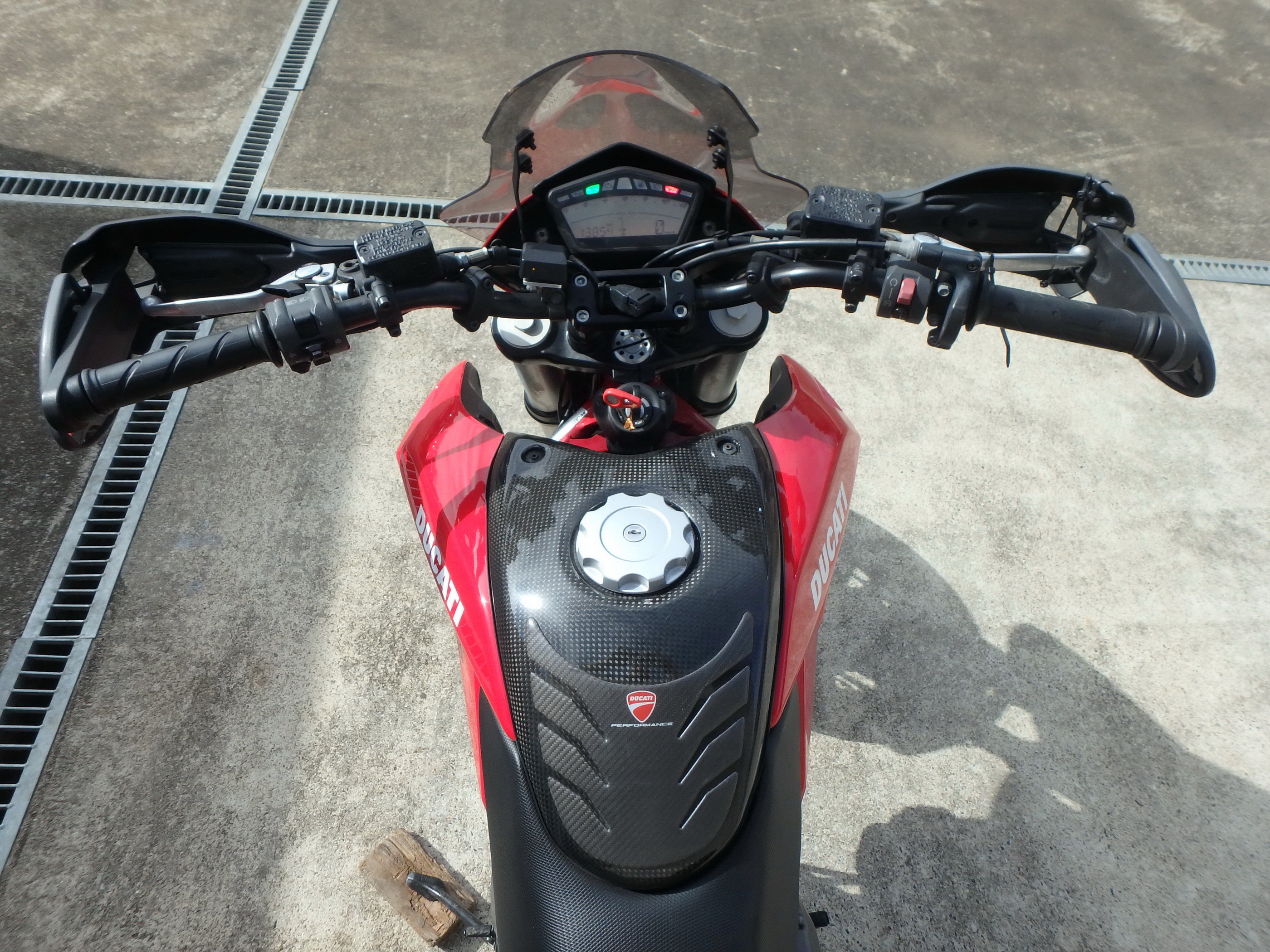 Купить мотоцикл Ducati Hypermotard796 2011 фото 24