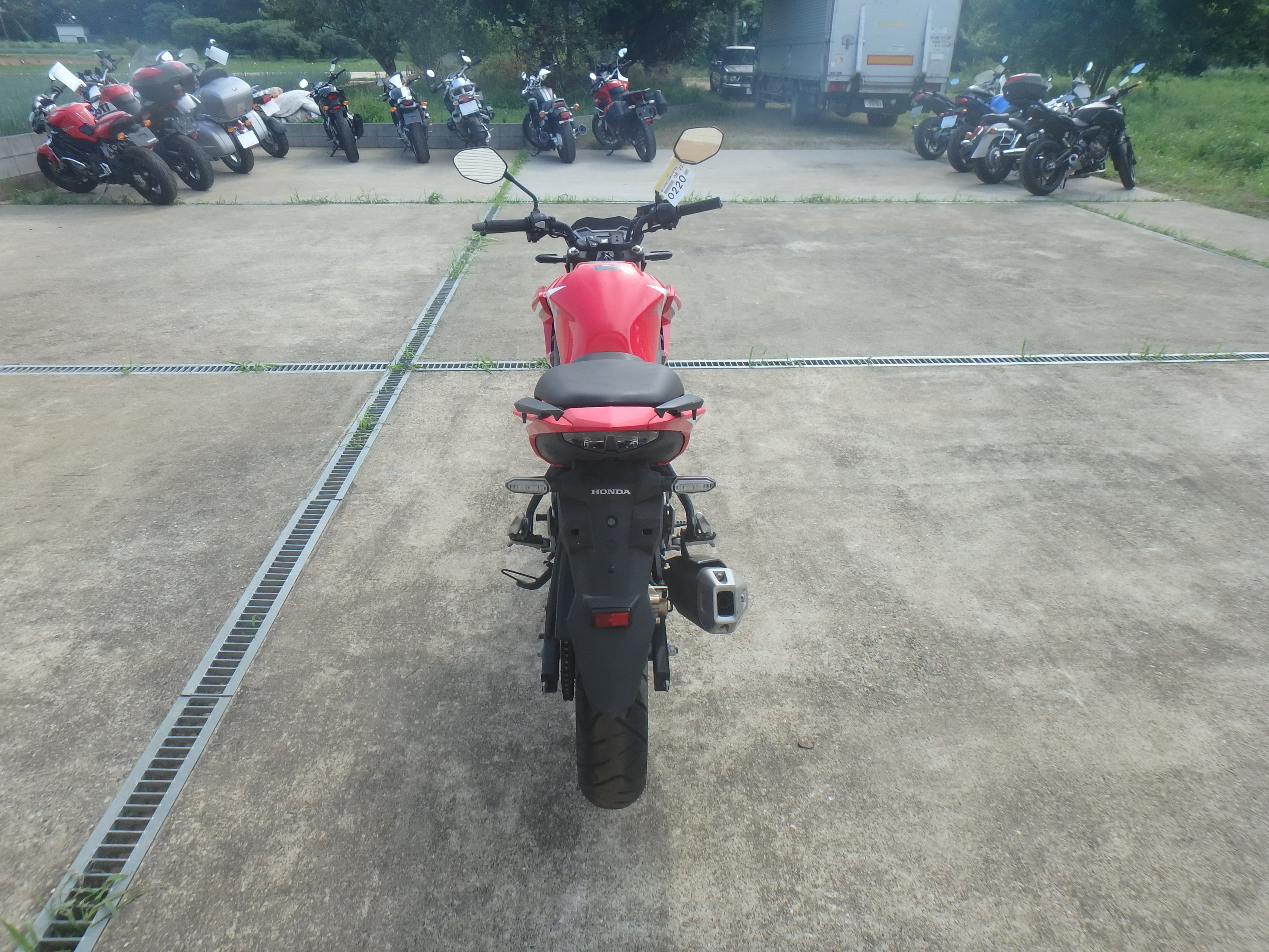 Купить мотоцикл Honda CB150R 2016 фото 10