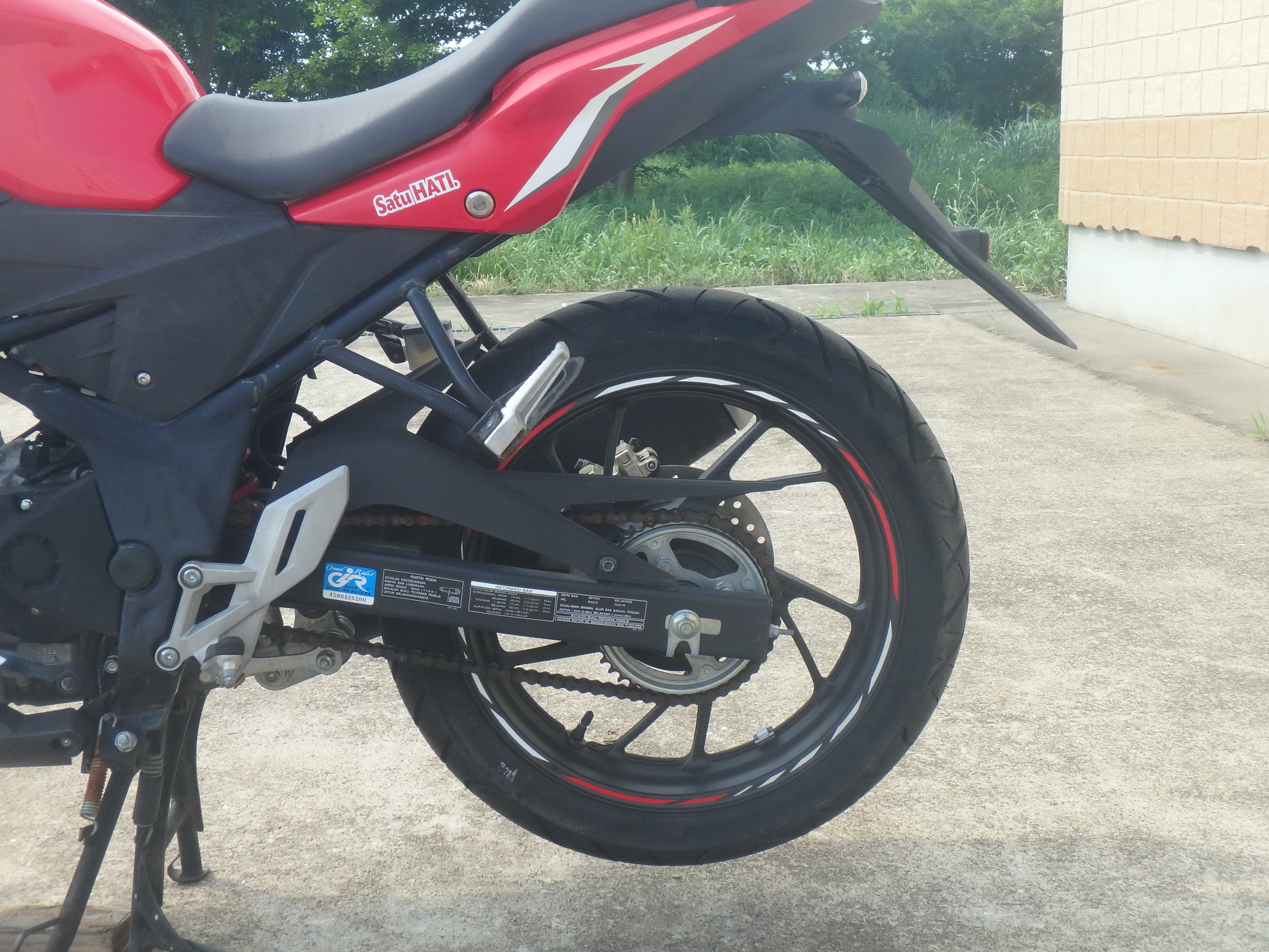 Купить мотоцикл Honda CB150R 2016 фото 16