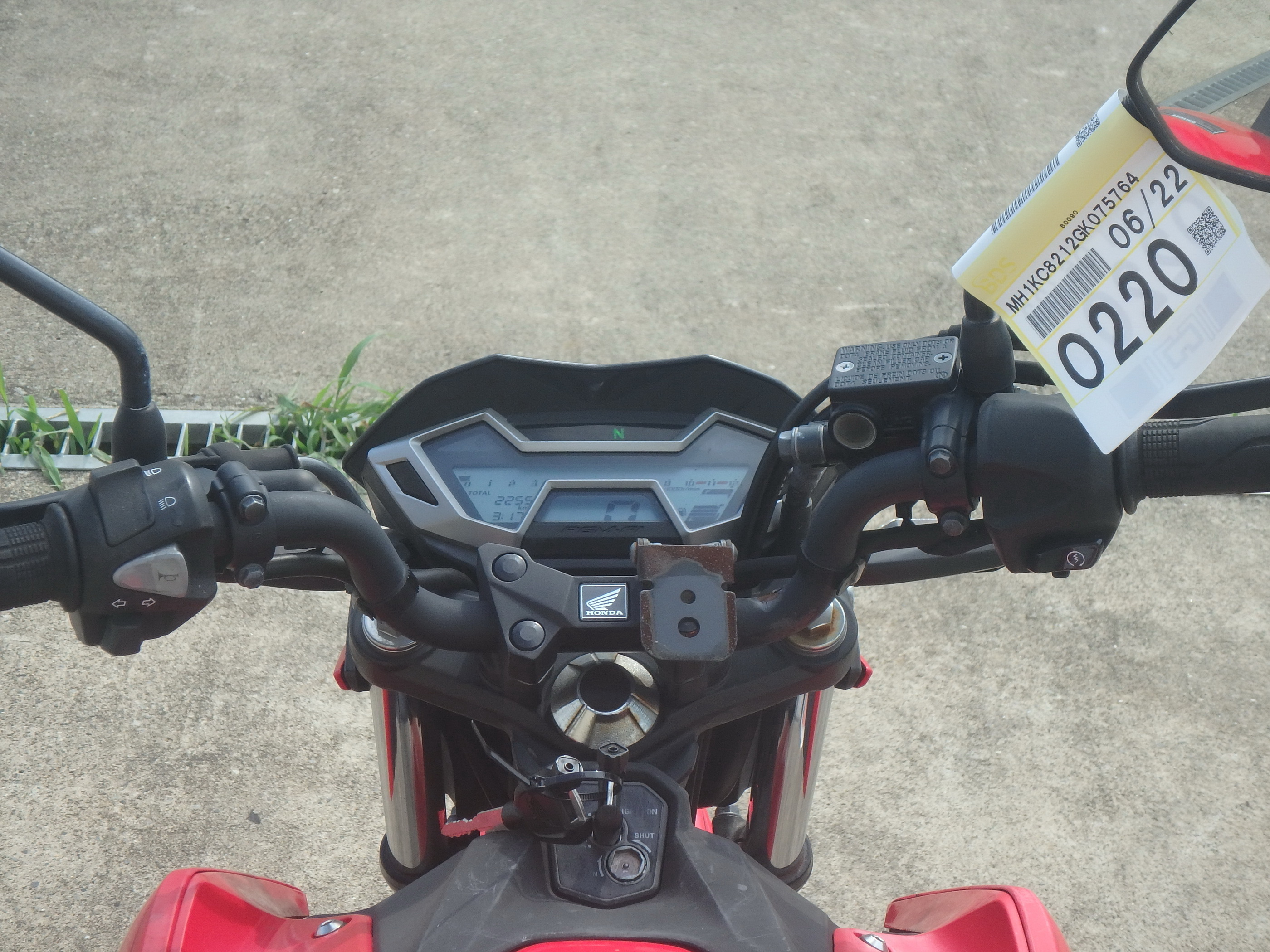 Купить мотоцикл Honda CB150R 2016 фото 21