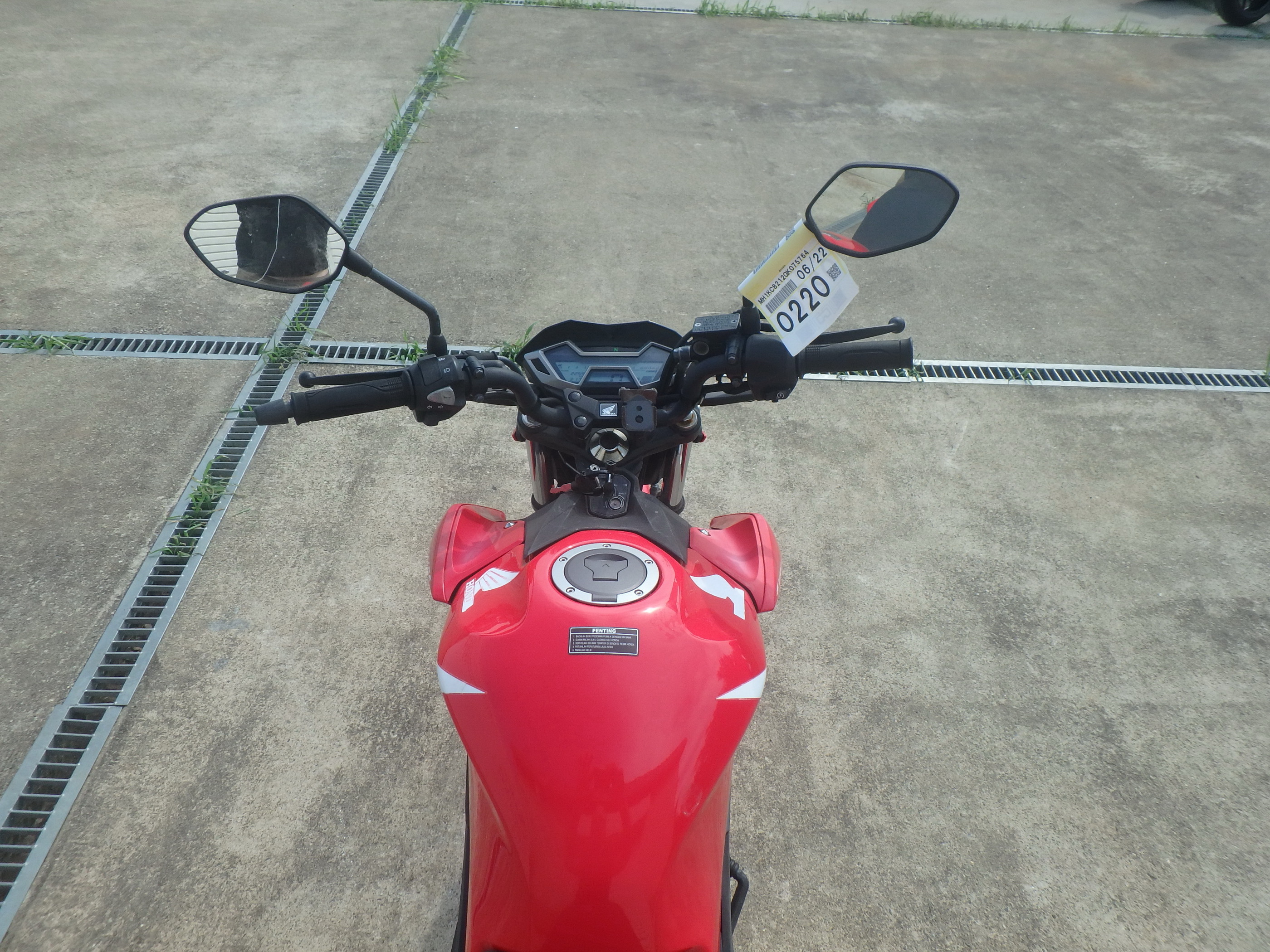 Купить мотоцикл Honda CB150R 2016 фото 22