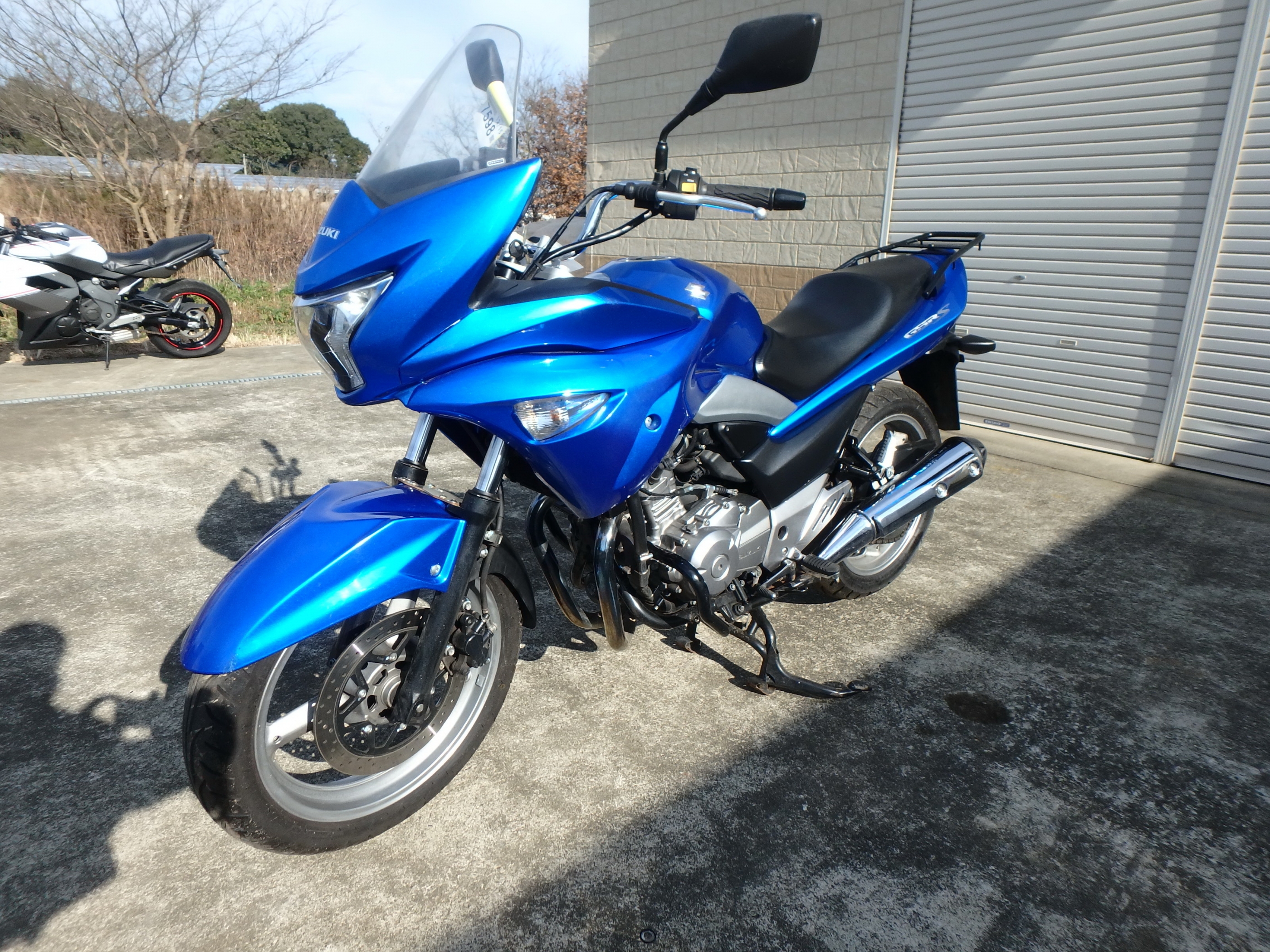 Купить мотоцикл Suzuki GSR250S 2018 фото 13
