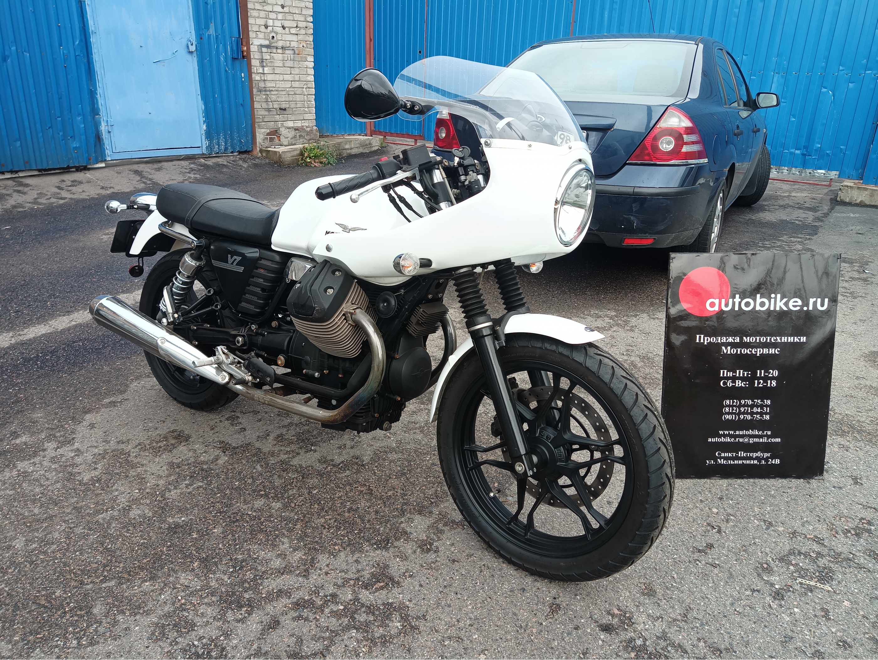 Купить мотоцикл Moto Guzzi V7 Stone 2014 фото 2