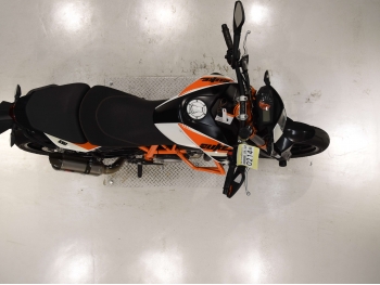     KTM 690 Duke R 2014  3