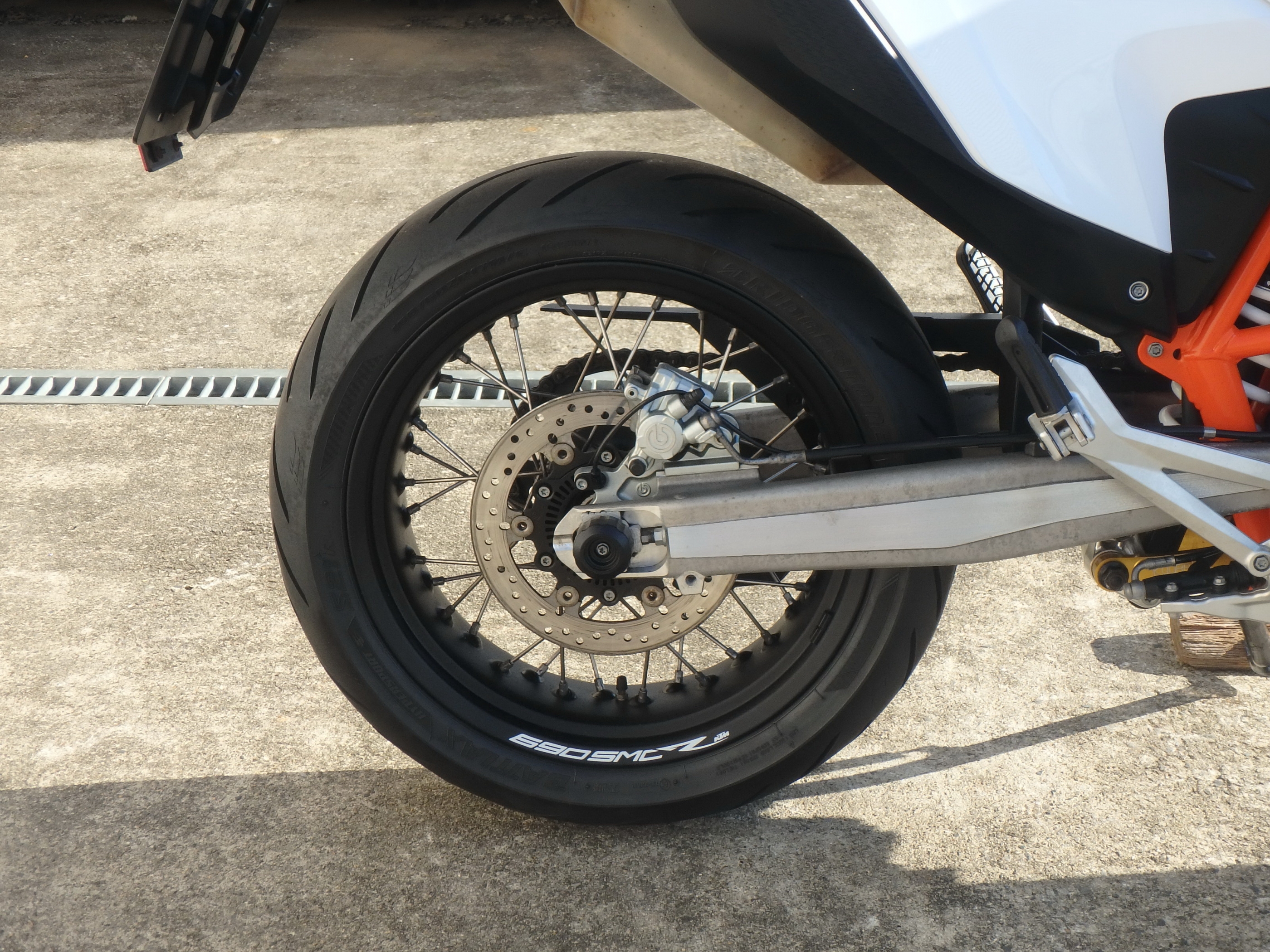 Купить мотоцикл KTM 690 SMC R 2019 фото 17