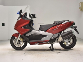     Gilera GP800 2008  1