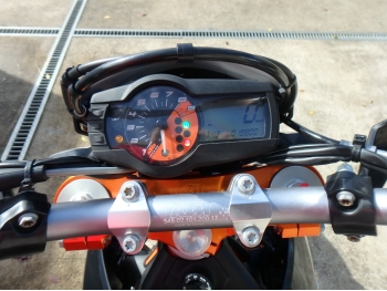     KTM 690 SMC R 2015  18