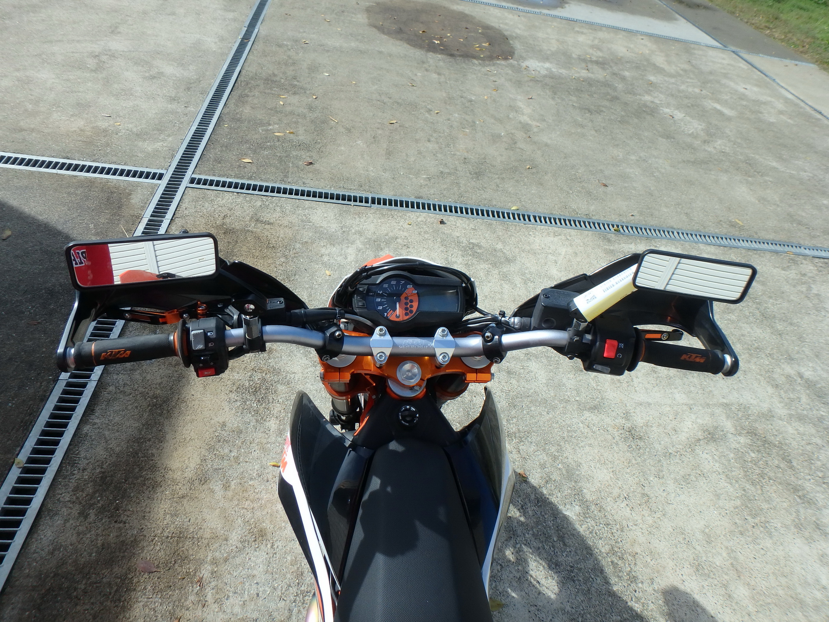 Купить мотоцикл KTM 690 SMC R 2015 фото 19