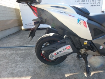     Aprilia SRV850 2013  17