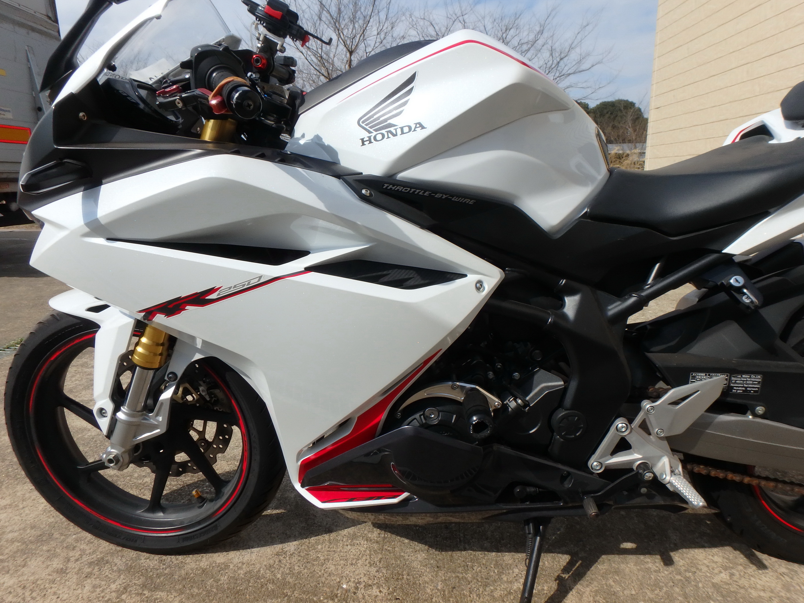Купить мотоцикл Honda CBR250RR 2020 фото 15