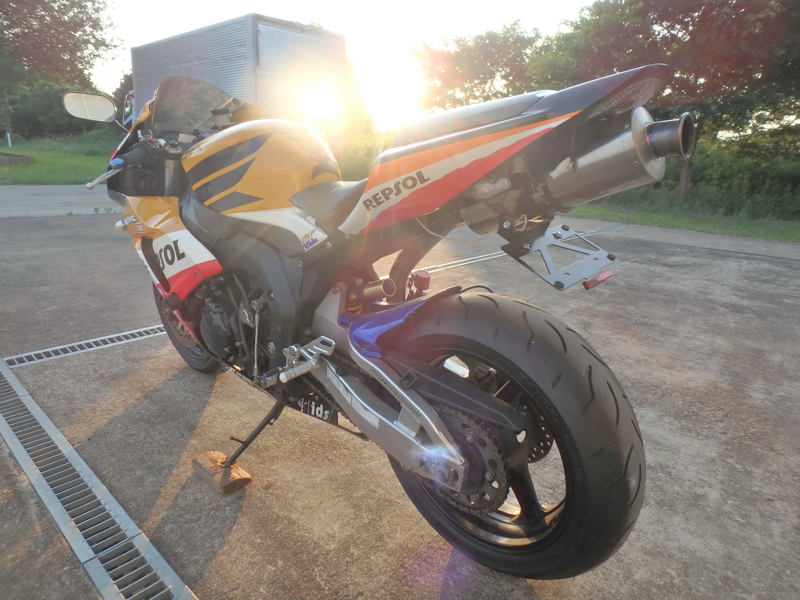 Купить мотоцикл Honda CBR1000RR 2006 фото 8