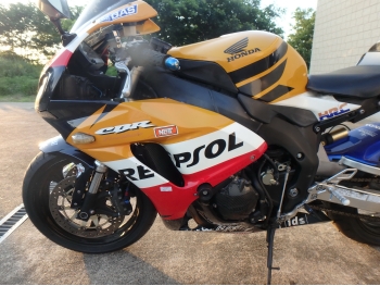     Honda CBR1000RR 2006  12