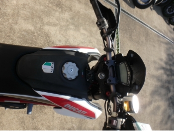     Ducati Hypermotard820 SP 2013  22