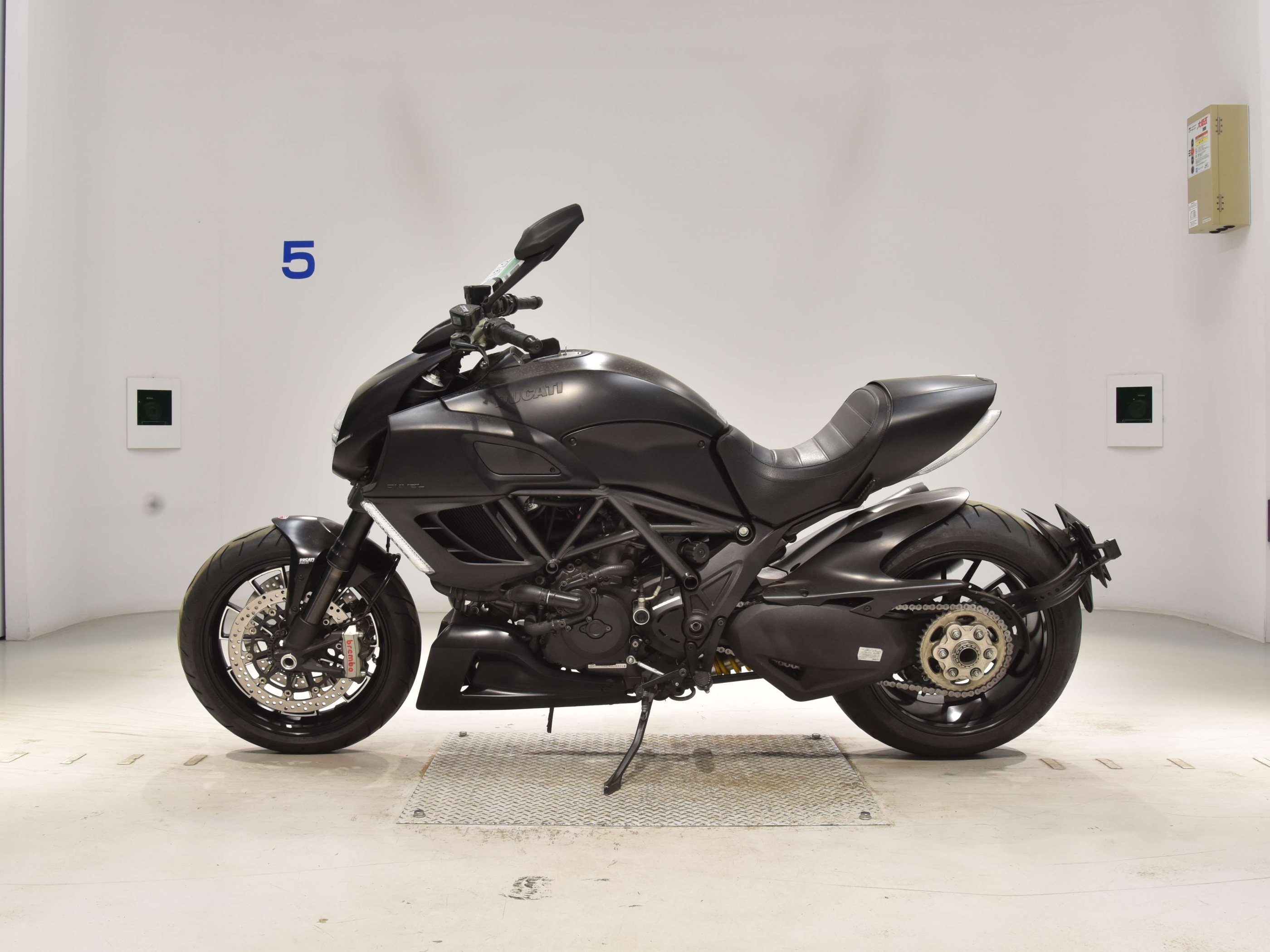 Купить мотоцикл Ducati Diavel 2013 фото 1