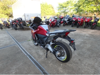     Honda VFR1200FD 2011  9