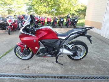     Honda VFR1200FD 2011  10