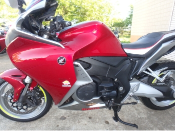     Honda VFR1200FD 2011  13