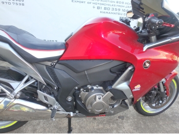     Honda VFR1200FD 2011  16