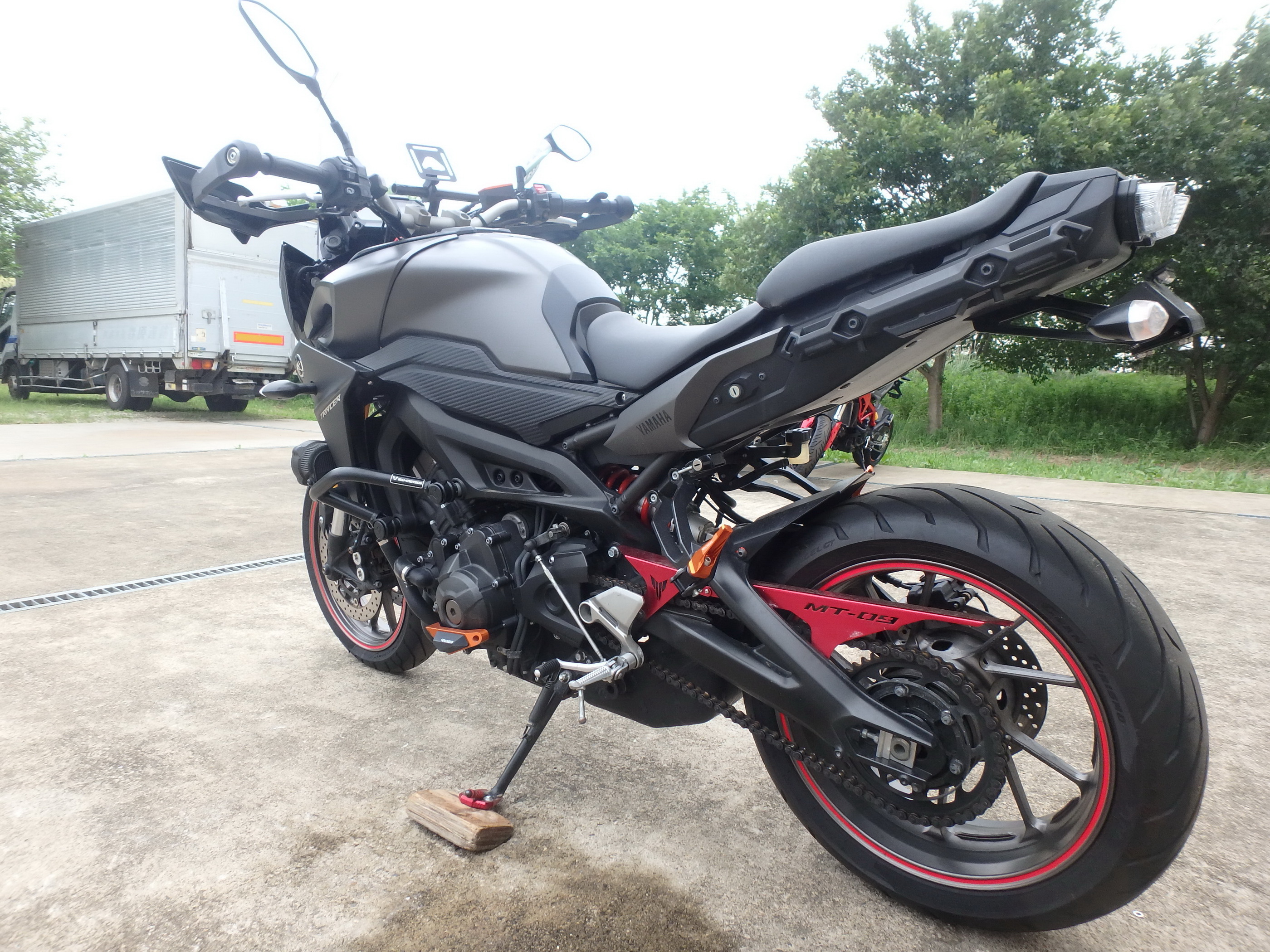 Купить мотоцикл Yamaha MT-09 Tracer FJ-09 2015 фото 11