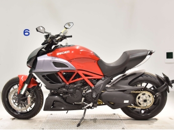     Ducati Diavel 2011  1