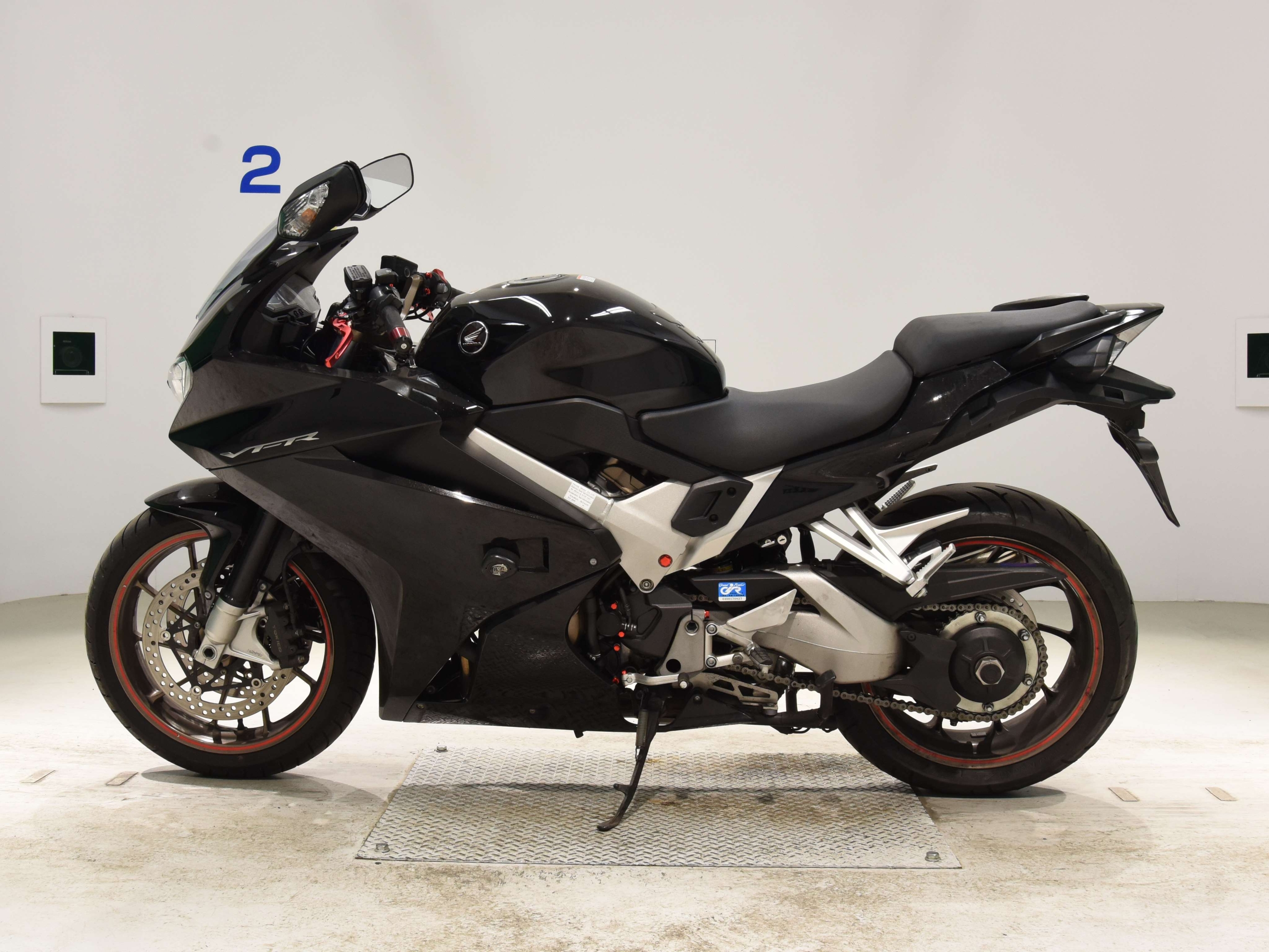 Купить мотоцикл Honda VFR800F Interceptor 2014 фото 1