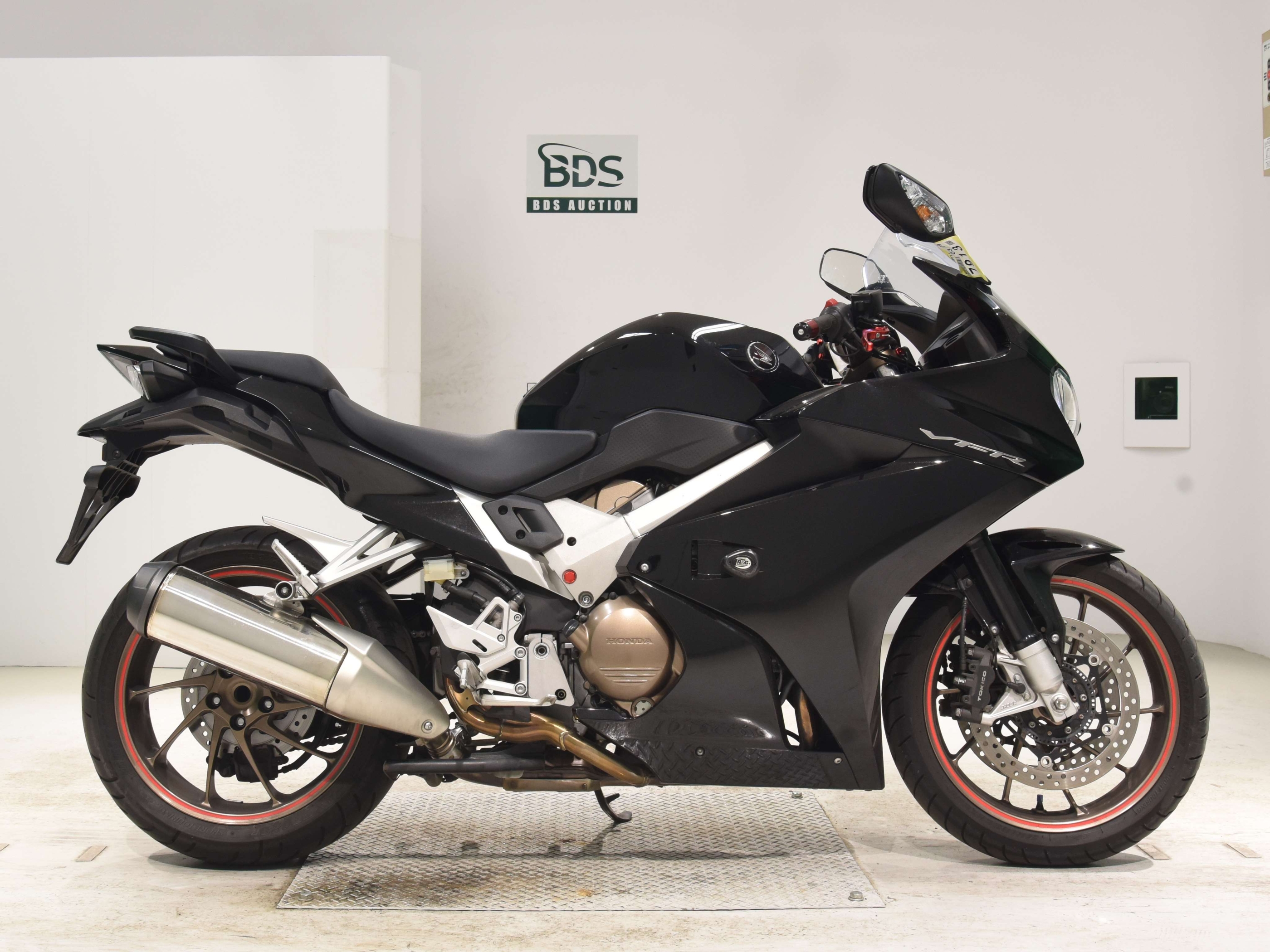 Купить мотоцикл Honda VFR800F Interceptor 2014 фото 2