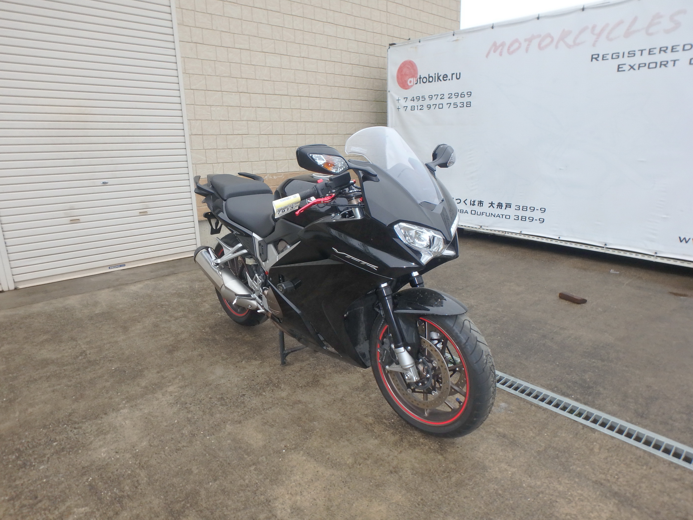 Купить мотоцикл Honda VFR800F Interceptor 2014 фото 5