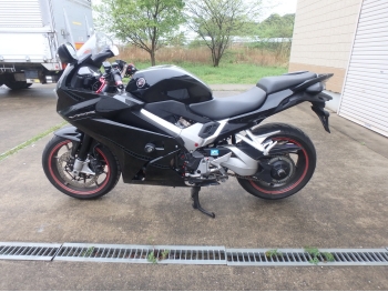     Honda VFR800F Interceptor 2014  10