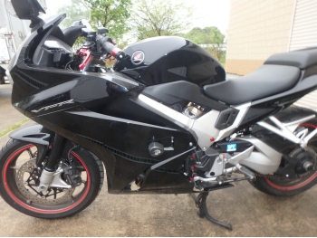     Honda VFR800F Interceptor 2014  13