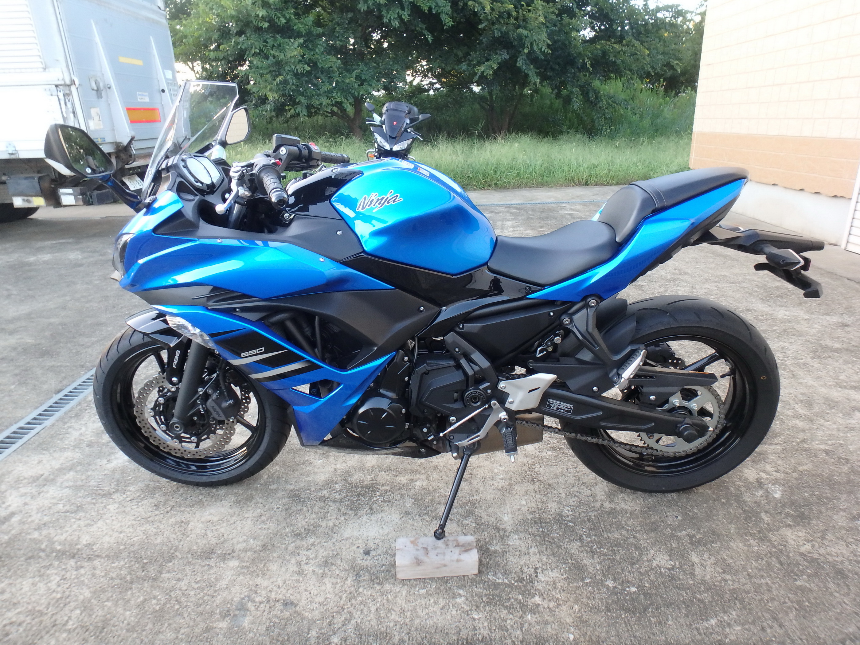 Купить мотоцикл Kawasaki Ninja650A 2018 фото 12