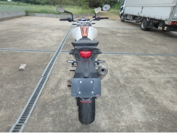     KTM 690 Duke 2014  10