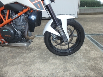     KTM 690 Duke 2014  19