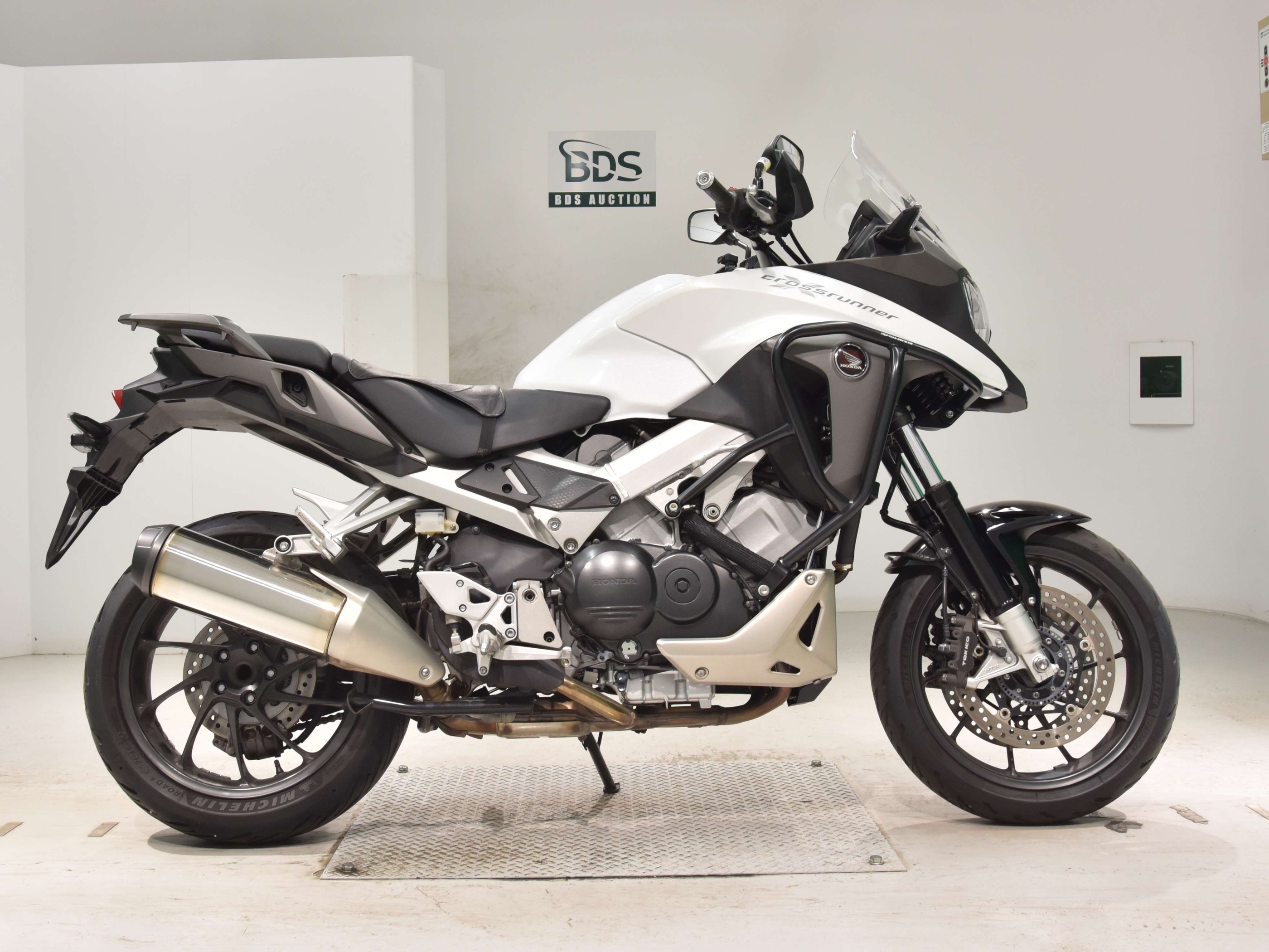 Купить мотоцикл Honda VFR800X Crossrunner 2015 фото 2