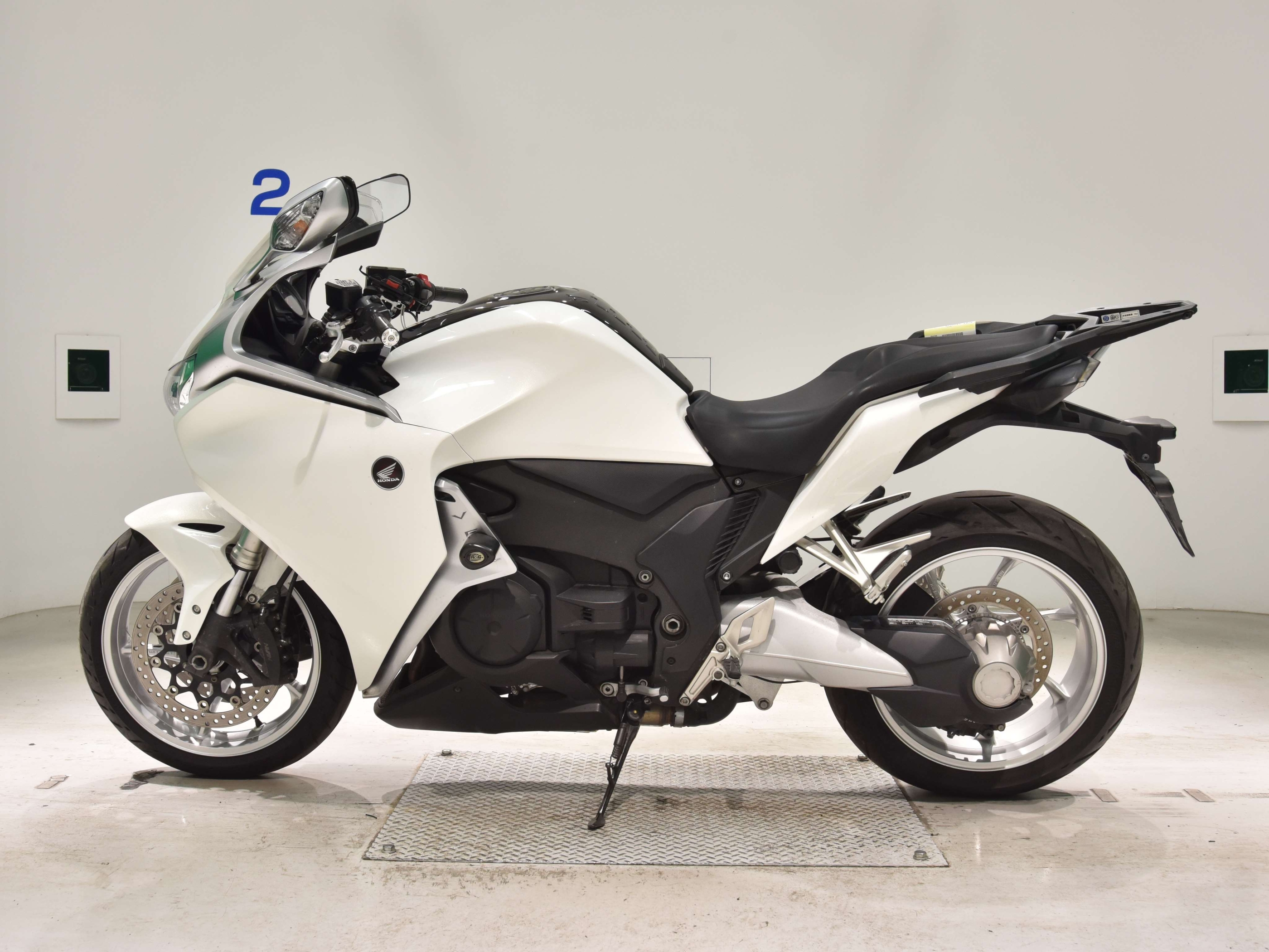 Купить мотоцикл Honda VFR1200F 2013 фото 1