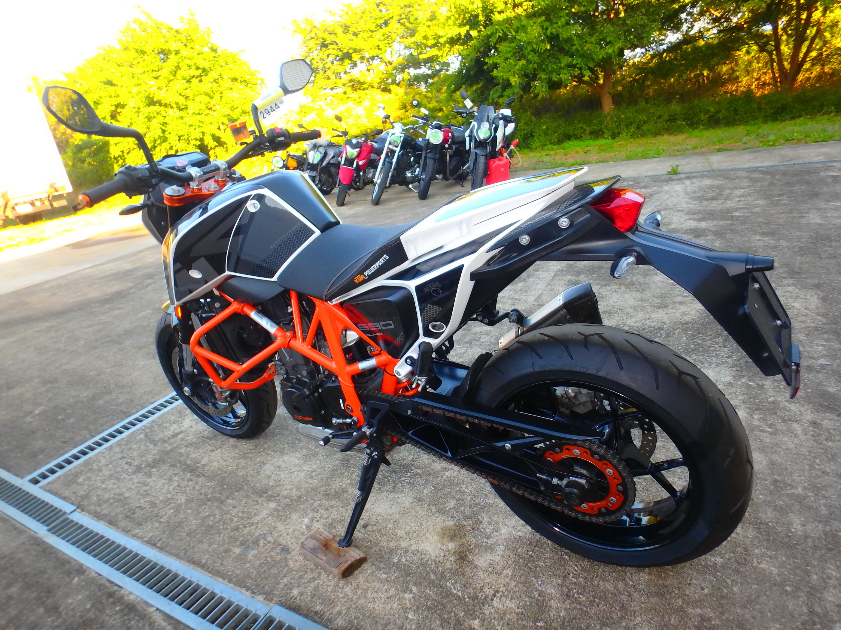 Купить мотоцикл KTM 690 Duke R 2014 фото 11