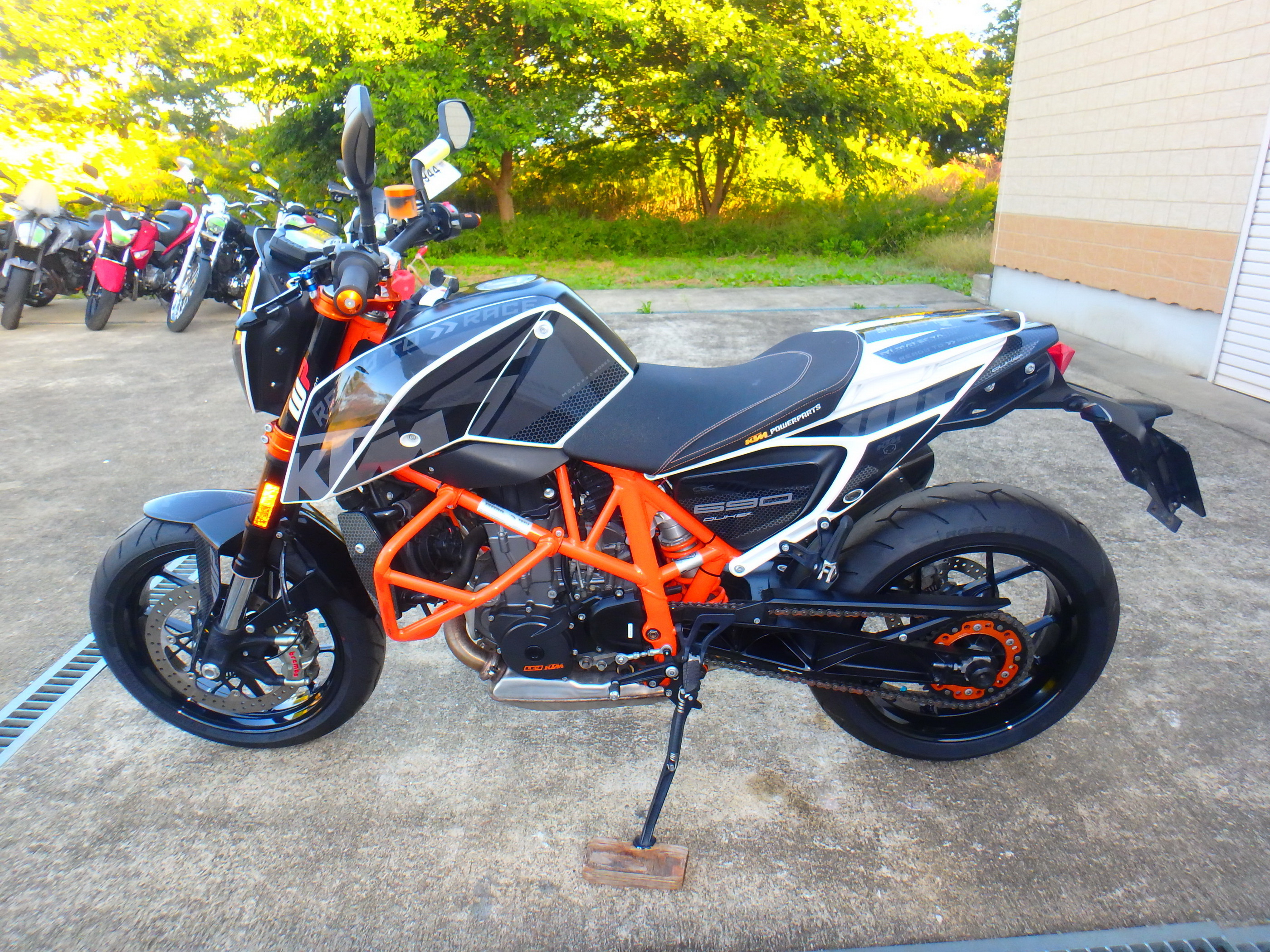 Купить мотоцикл KTM 690 Duke R 2014 фото 12
