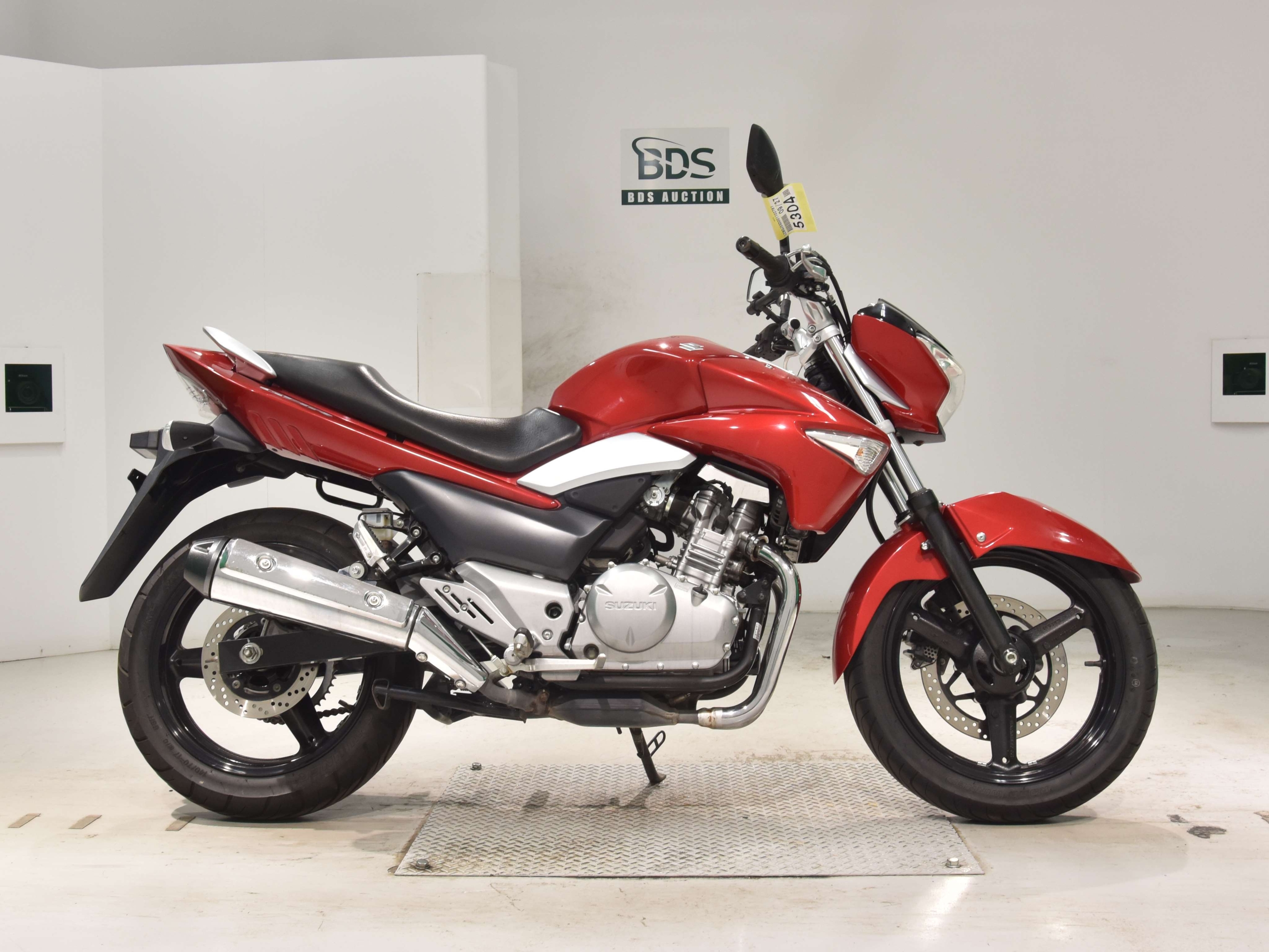 Купить мотоцикл Suzuki GSR250 2017 фото 2