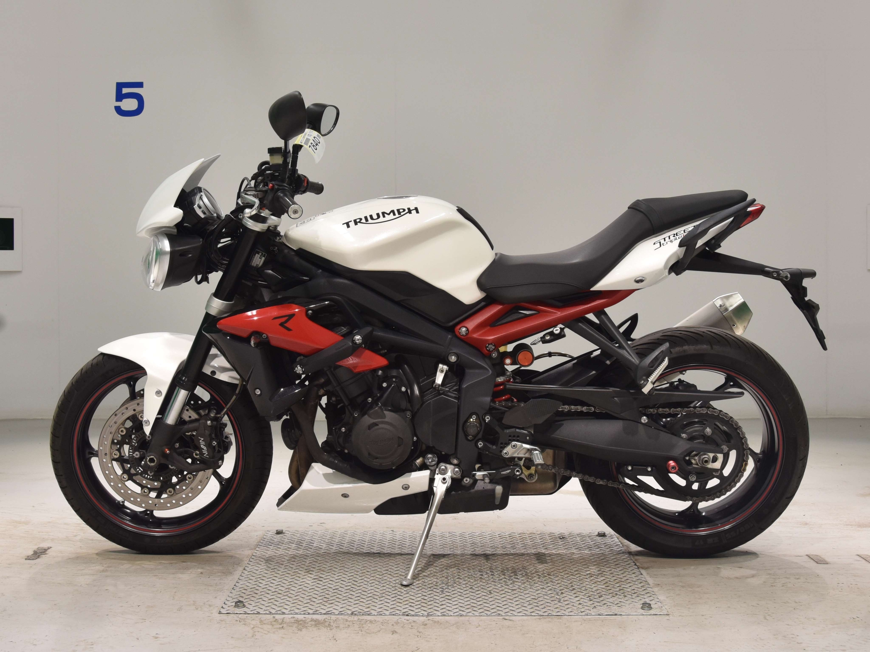 Купить мотоцикл Triumph Street Triple 675R 2015 фото 1
